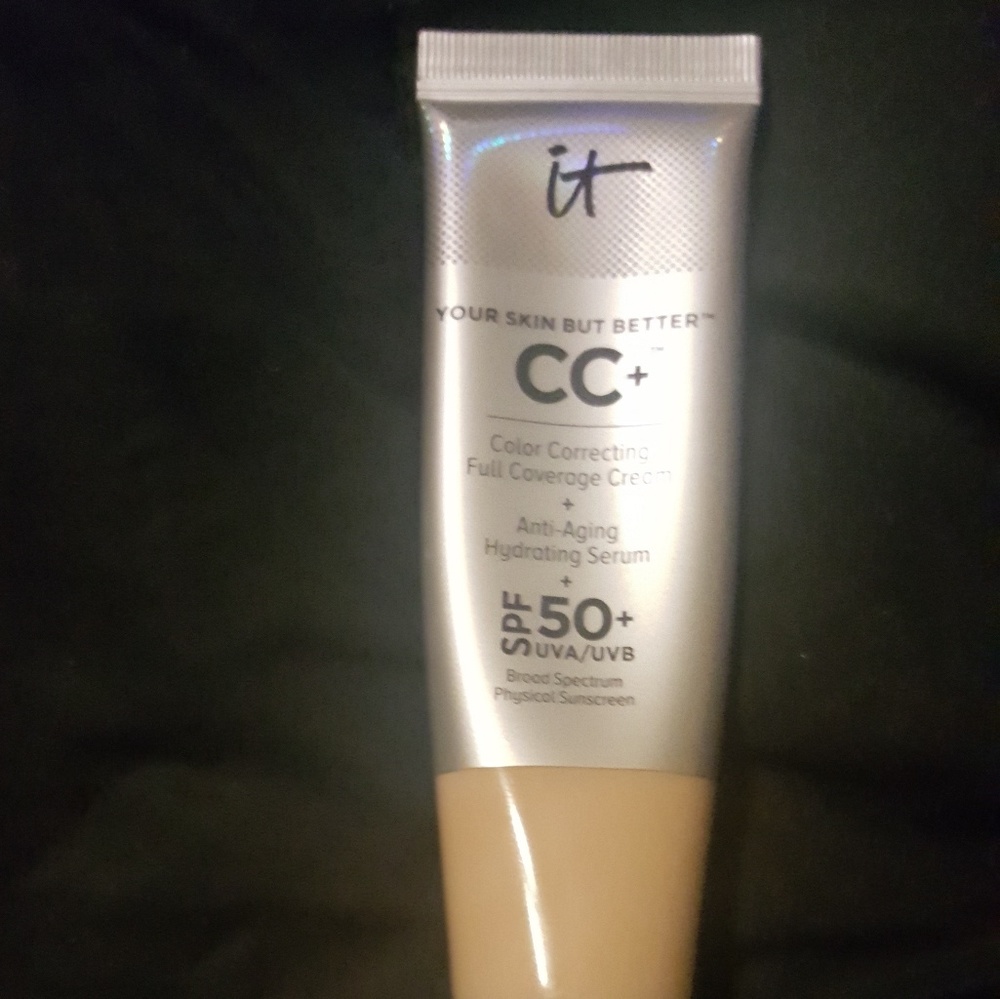 IT cosmetics CC cream in shade light